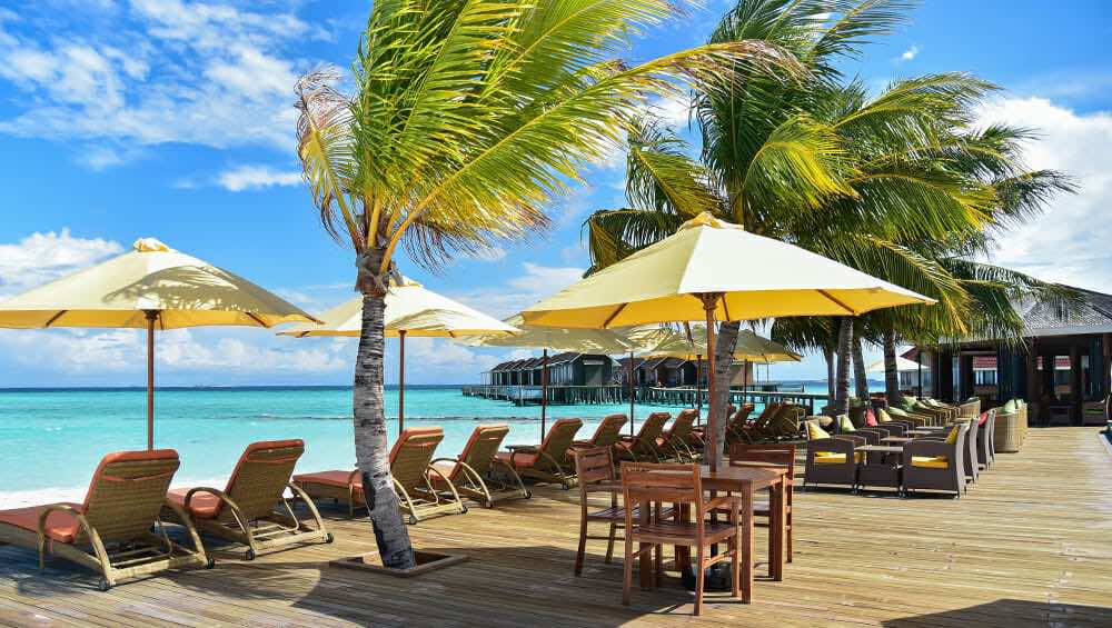 Thundi Pool Bar at Dhigufaru Island Resort thumbnail 6
